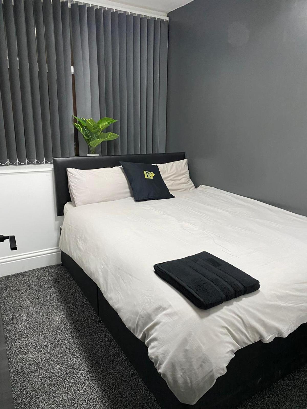 Black Ocean Holiday Apartments Blackpool Bagian luar foto