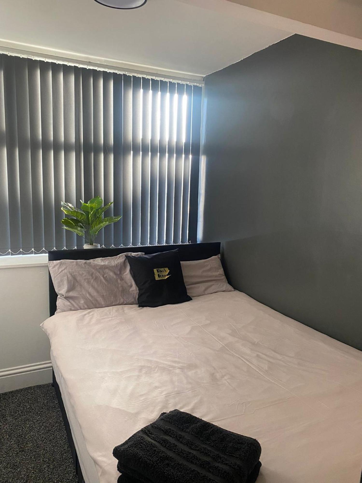 Black Ocean Holiday Apartments Blackpool Bagian luar foto
