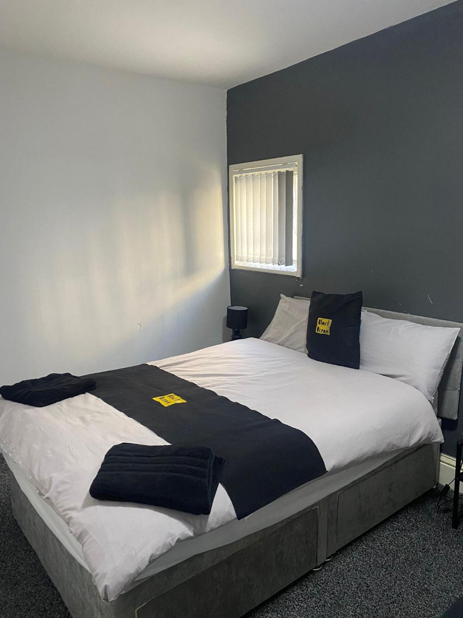 Black Ocean Holiday Apartments Blackpool Bagian luar foto